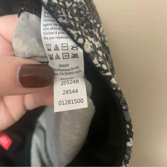 Spanx Faux Leather Snake Shine Leggings Size Small NWT New - Picture 16 of 16